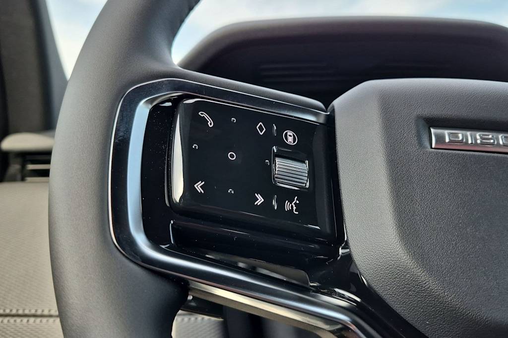 Thumbnail: 2026 Land Rover Discovery Sport - 27