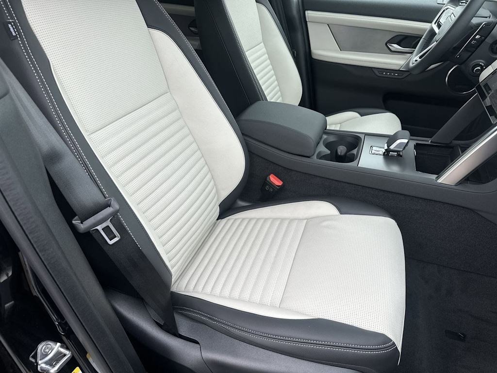 Thumbnail: 2026 Land Rover Discovery Sport - 11