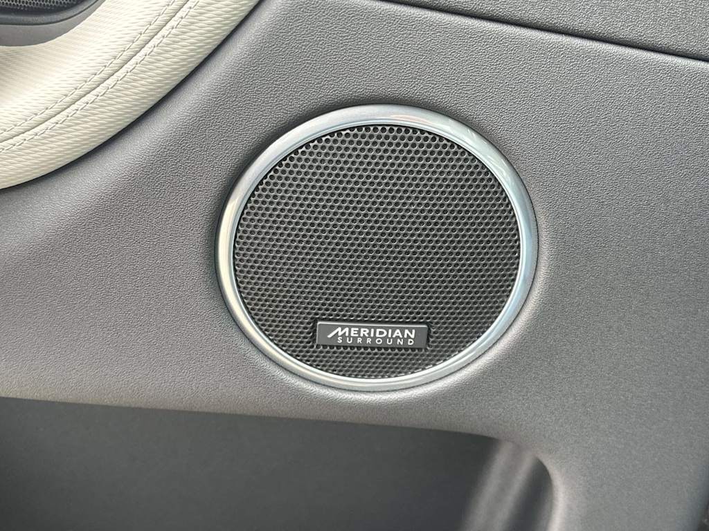 Thumbnail: 2026 Land Rover Discovery Sport - 35