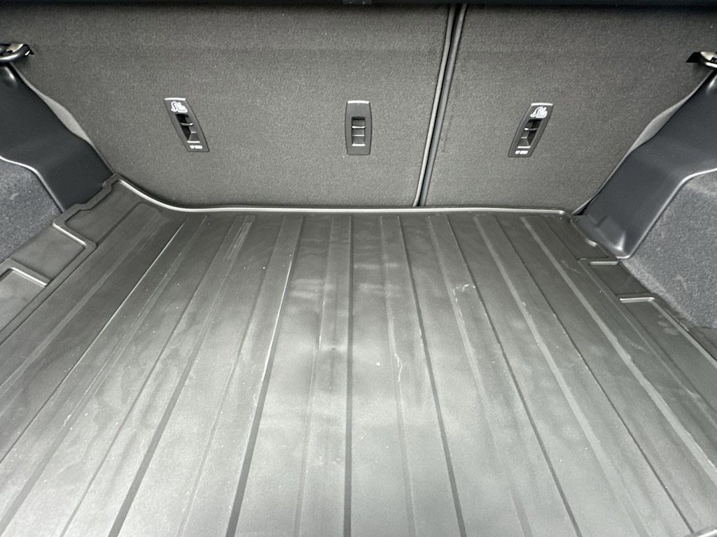 Thumbnail: 2026 Land Rover Discovery Sport - 16