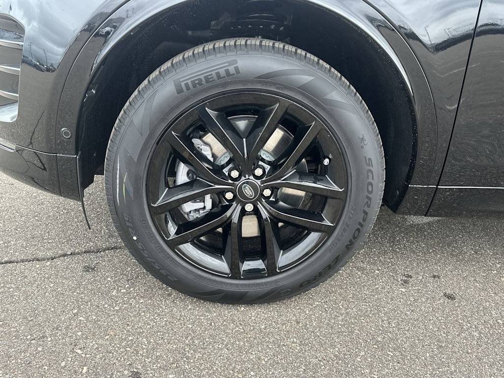 Thumbnail: 2026 Land Rover Discovery Sport - 7