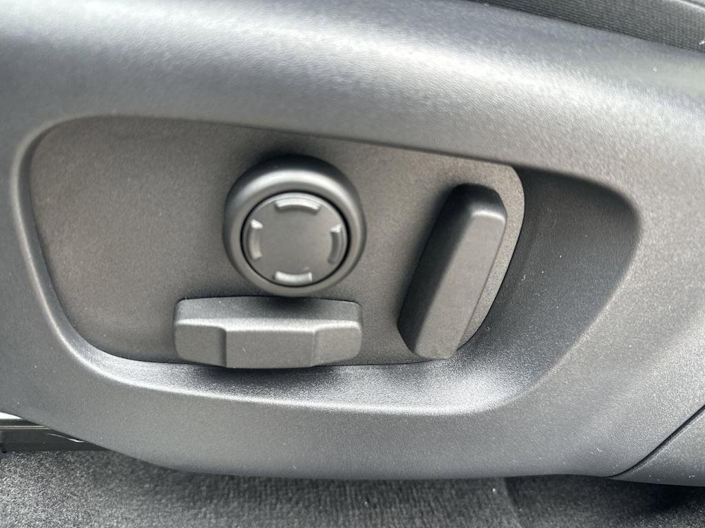 Thumbnail: 2026 Land Rover Discovery Sport - 25