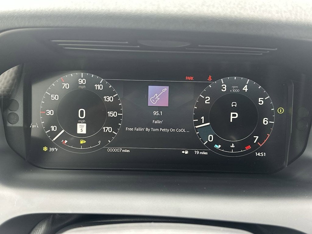 Thumbnail: 2026 Land Rover Discovery Sport - 15