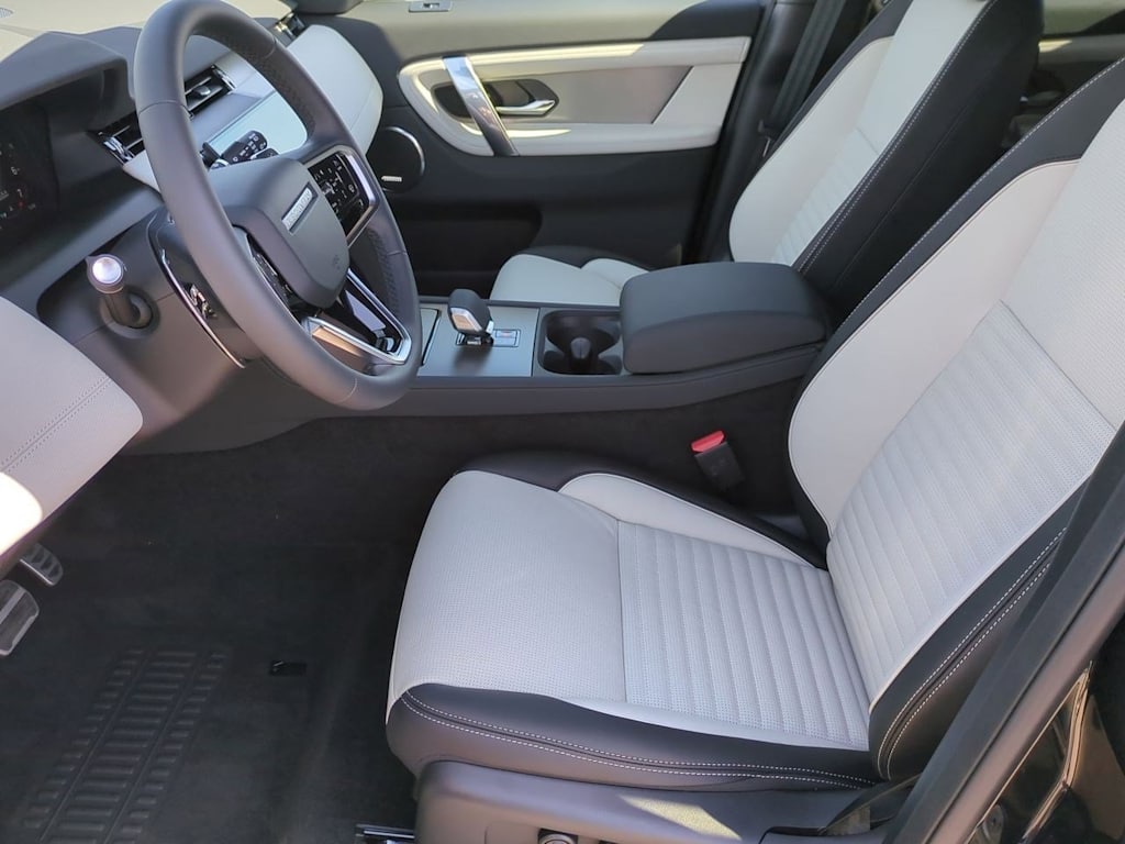 2025 Land Rover Discovery Sport Dynamic SE 11