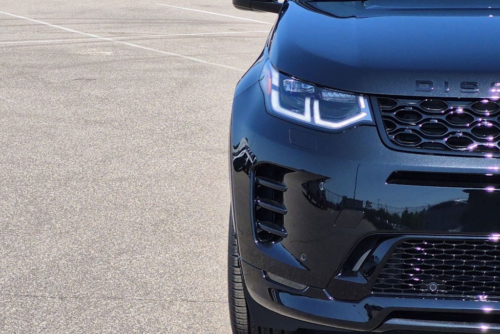 Thumbnail: 2026 Land Rover Discovery Sport - 7