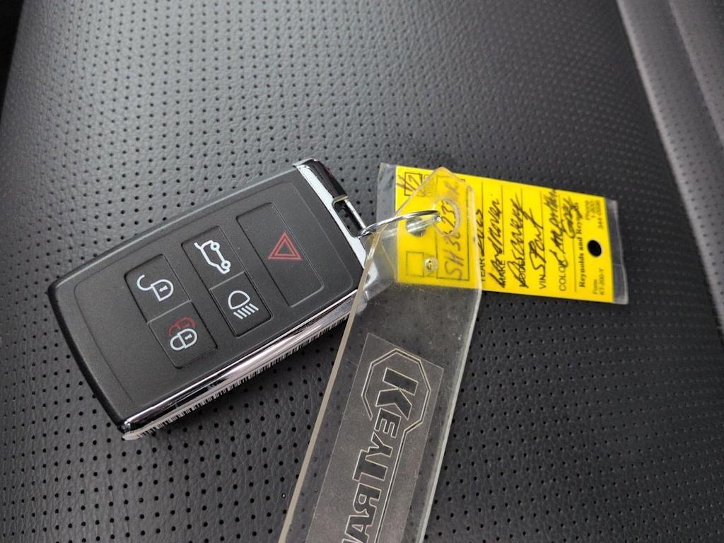 Thumbnail: 2025 Land Rover Discovery Sport - 36