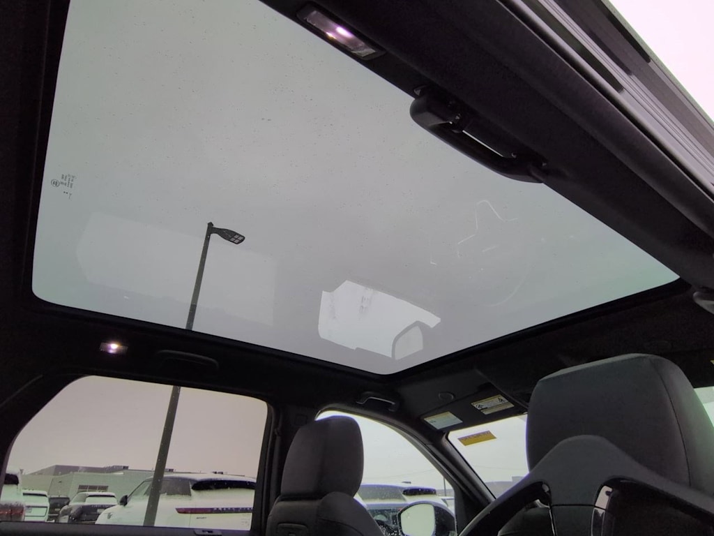 Thumbnail: 2025 Land Rover Discovery Sport - 30