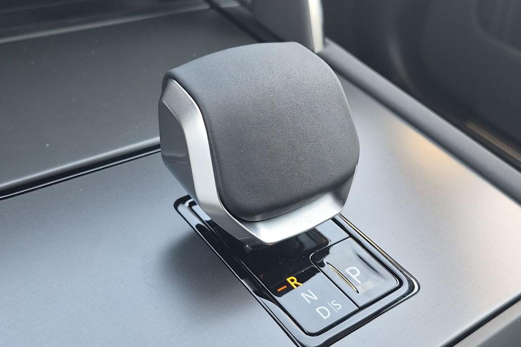 Thumbnail: 2026 Land Rover Discovery Sport - 33