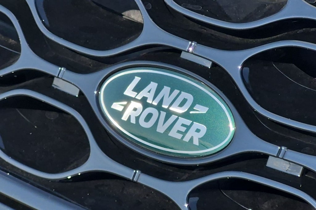 Thumbnail: 2026 Land Rover Discovery Sport - 21