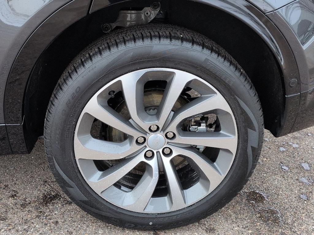 Thumbnail: 2025 Land Rover Discovery Sport - 7