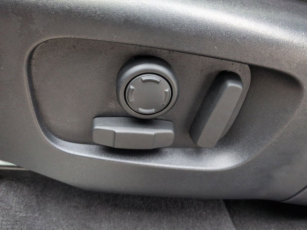 Thumbnail: 2025 Land Rover Discovery Sport - 26