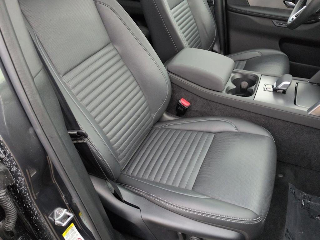 Thumbnail: 2025 Land Rover Discovery Sport - 11