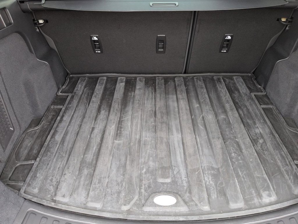 Thumbnail: 2025 Land Rover Discovery Sport - 17