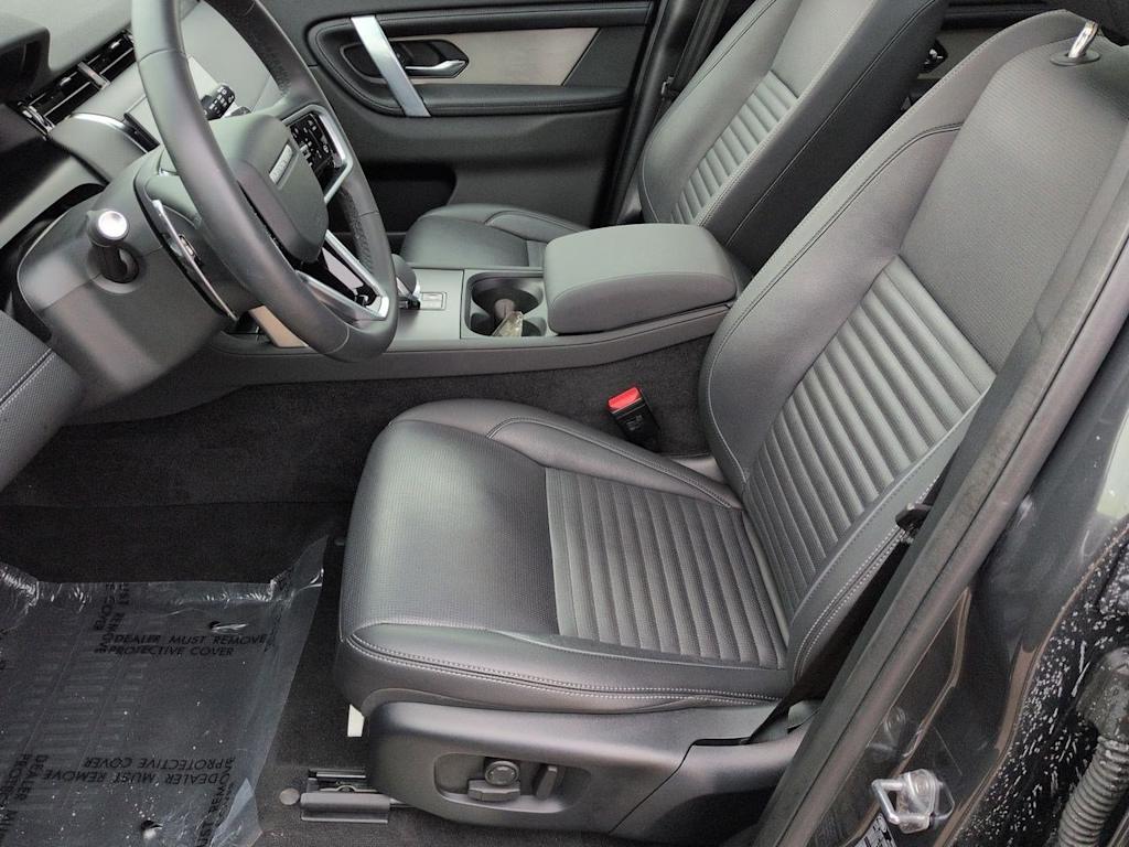 Thumbnail: 2025 Land Rover Discovery Sport - 10