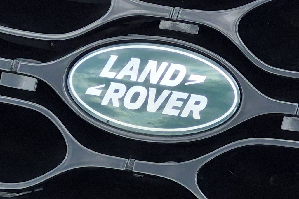 Thumbnail: 2026 Land Rover Discovery Sport - 24