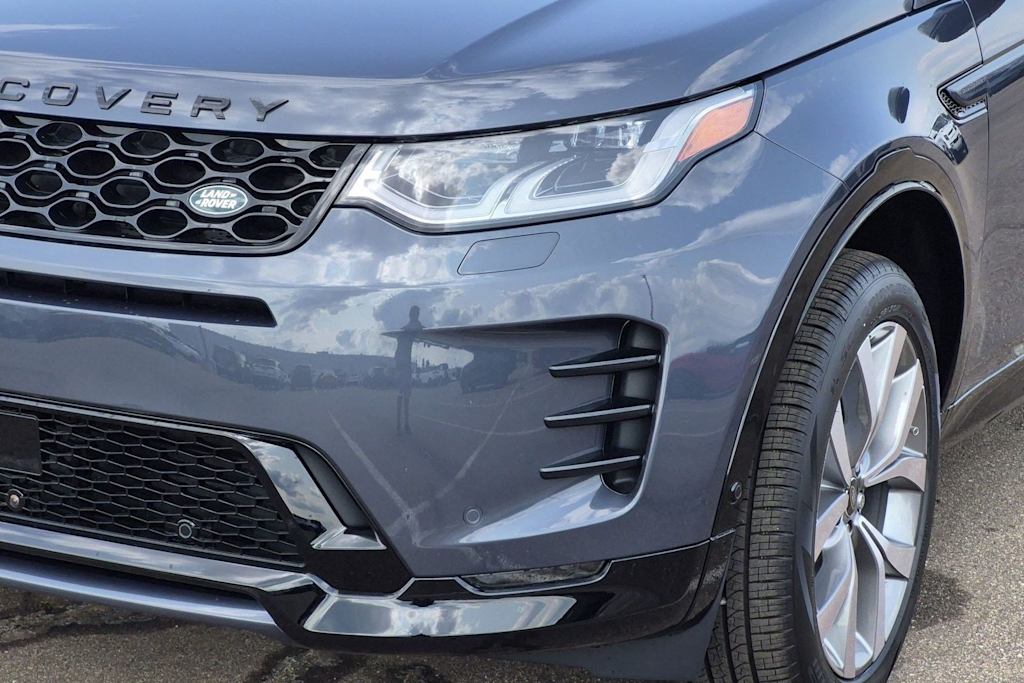 Thumbnail: 2026 Land Rover Discovery Sport - 23