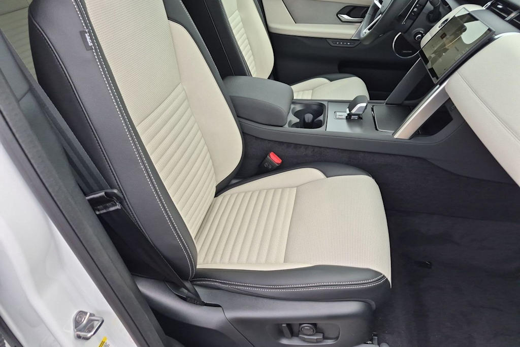 Thumbnail: 2026 Land Rover Discovery Sport - 12