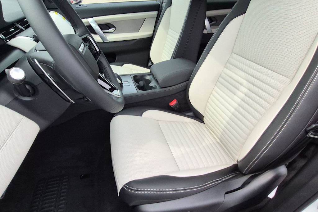 Thumbnail: 2026 Land Rover Discovery Sport - 11
