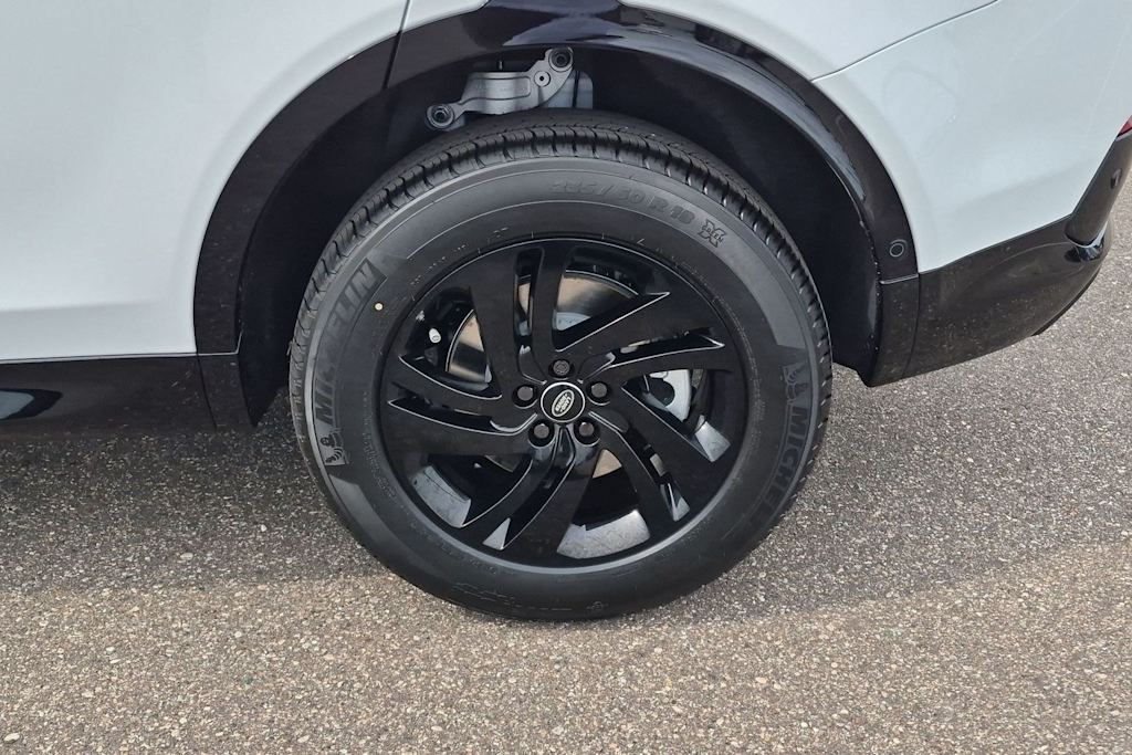 Thumbnail: 2026 Land Rover Discovery Sport - 8