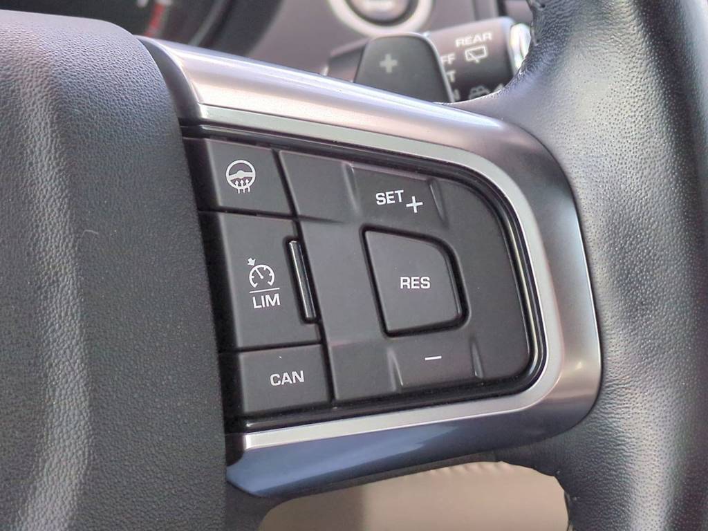 Thumbnail: 2019 Land Rover Discovery Sport - 30