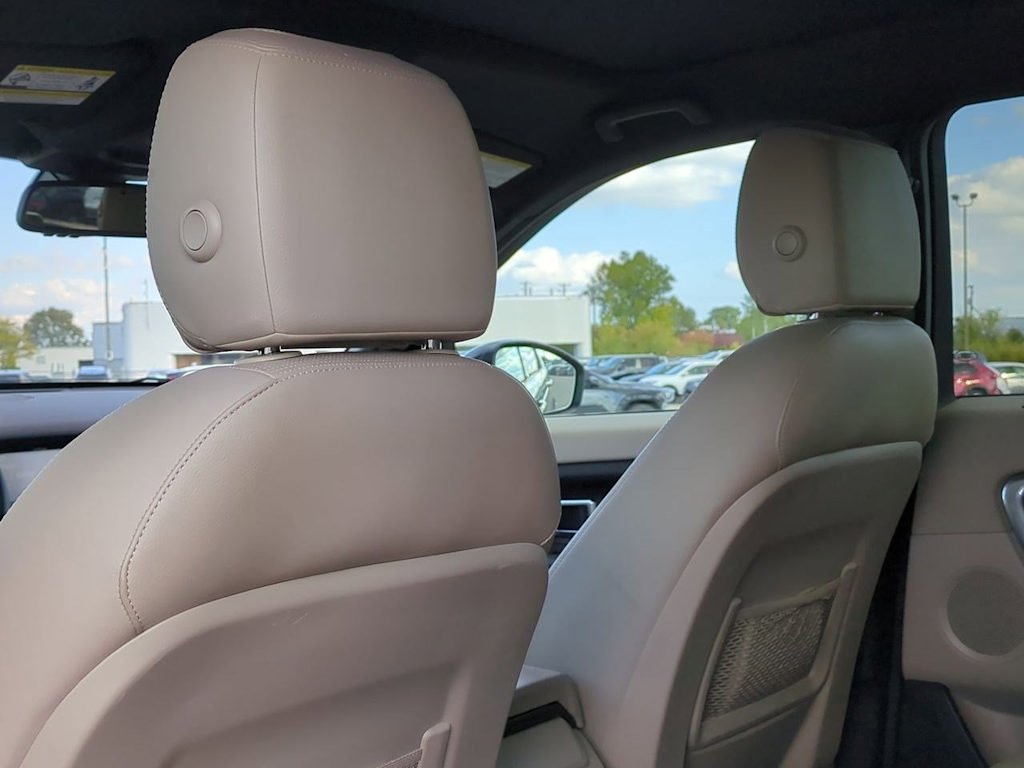 Thumbnail: 2019 Land Rover Discovery Sport - 10