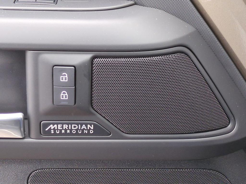 Thumbnail: 2025 Land Rover Defender - 36