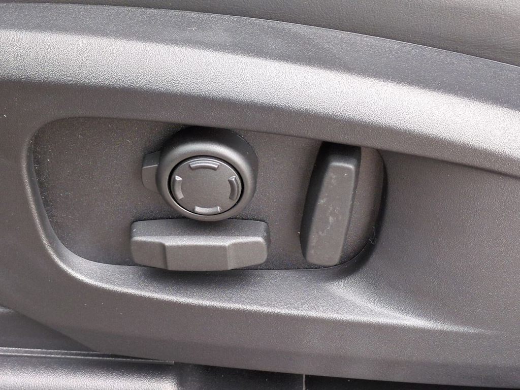 Thumbnail: 2025 Land Rover Defender - 26