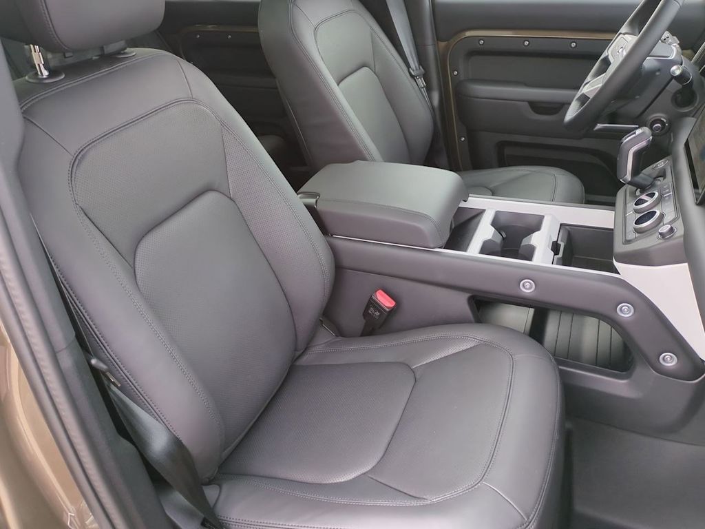 Thumbnail: 2025 Land Rover Defender - 11