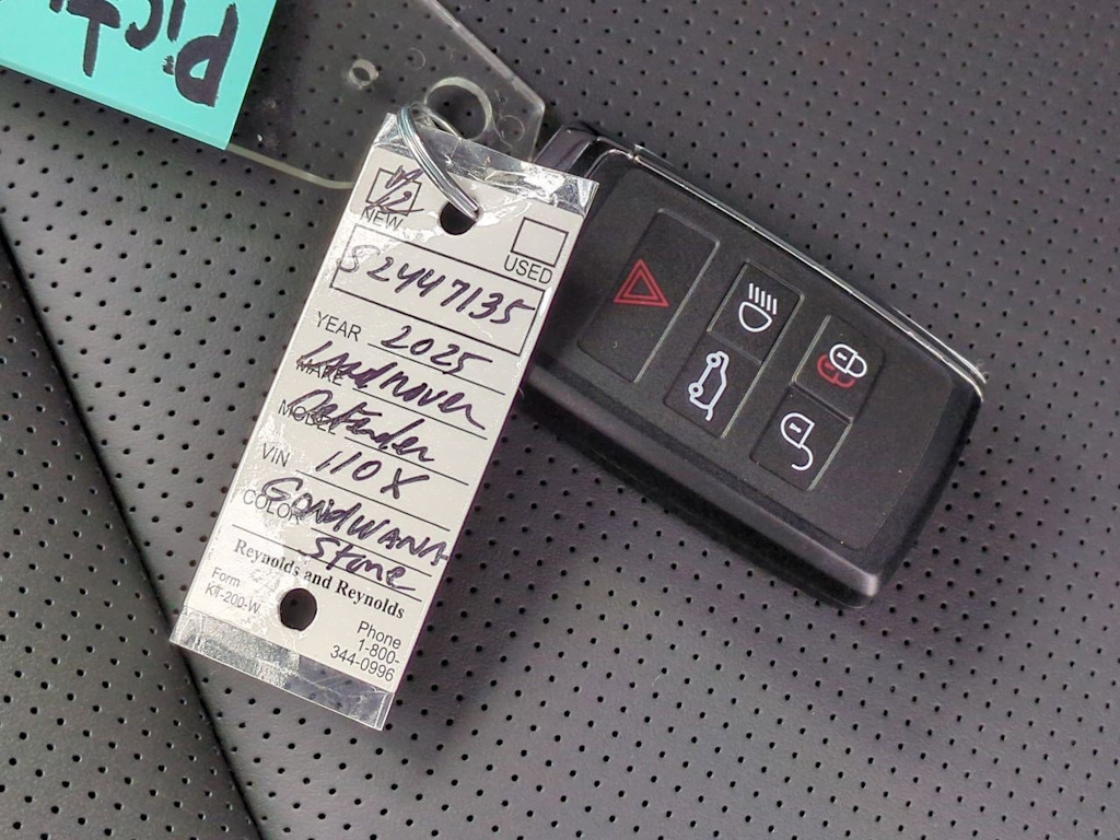 Thumbnail: 2025 Land Rover Defender - 18