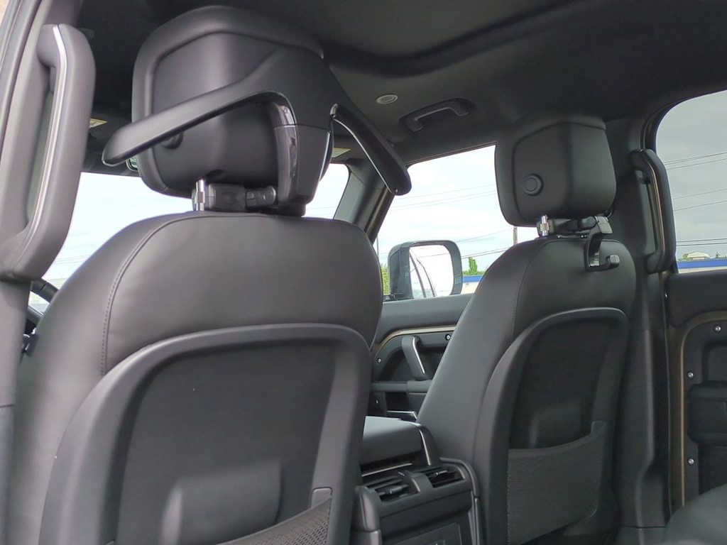 Thumbnail: 2025 Land Rover Defender - 12