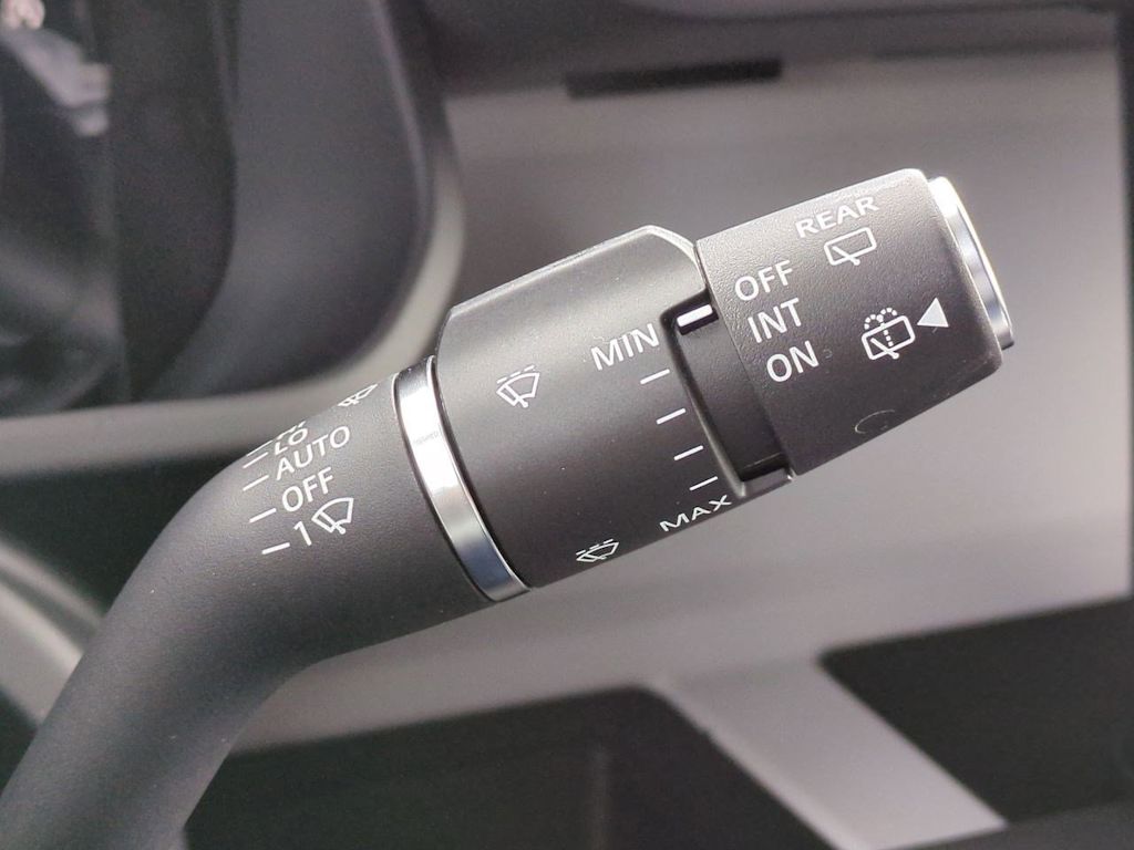 Thumbnail: 2025 Land Rover Defender - 33