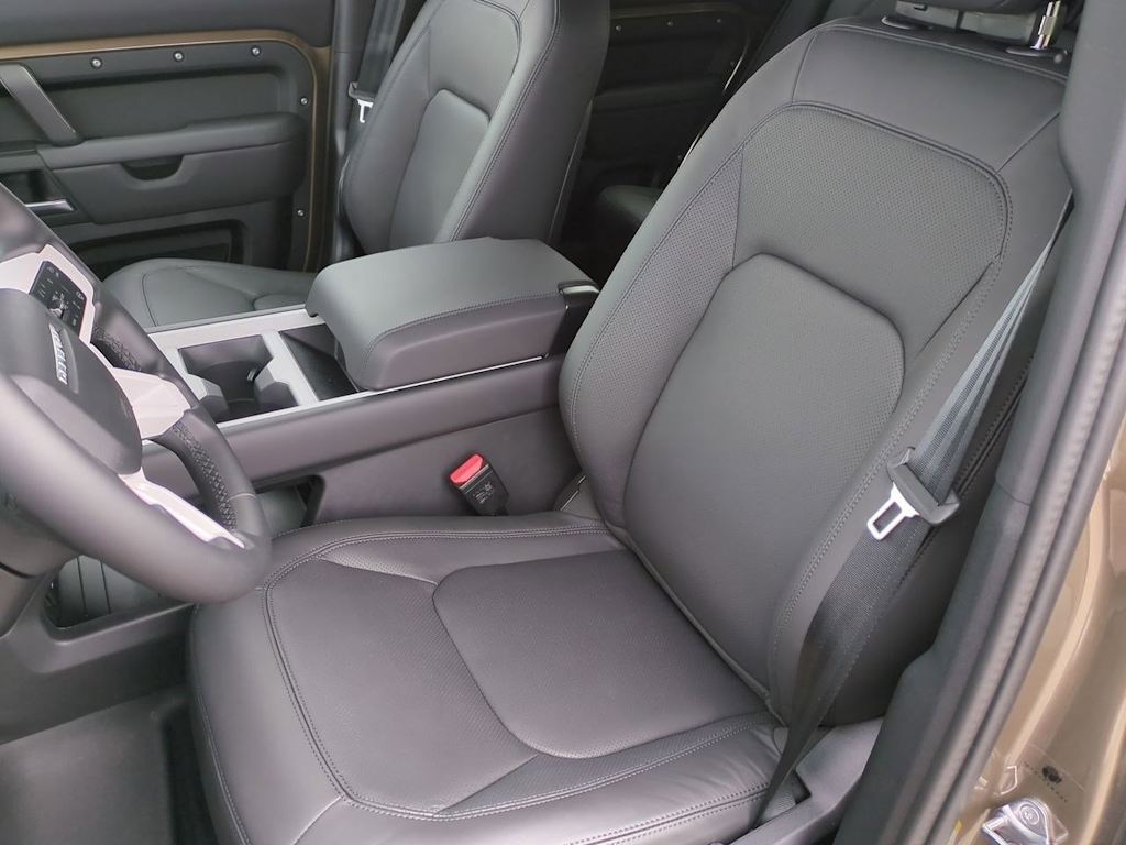 Thumbnail: 2025 Land Rover Defender - 10