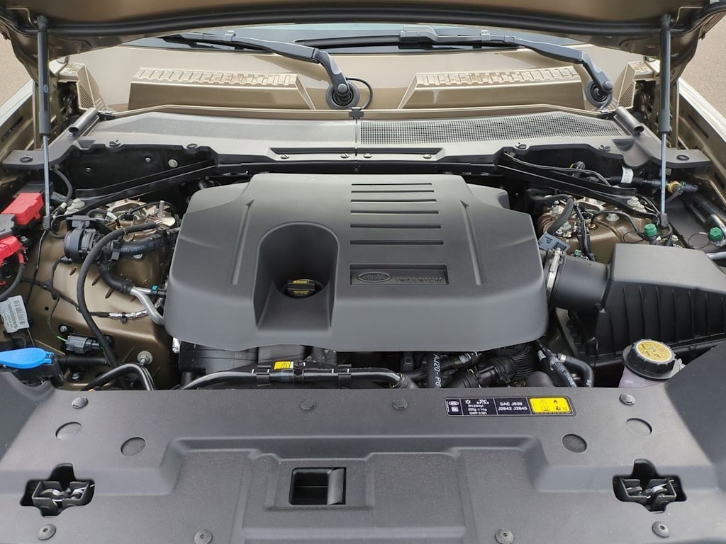 Thumbnail: 2025 Land Rover Defender - 8