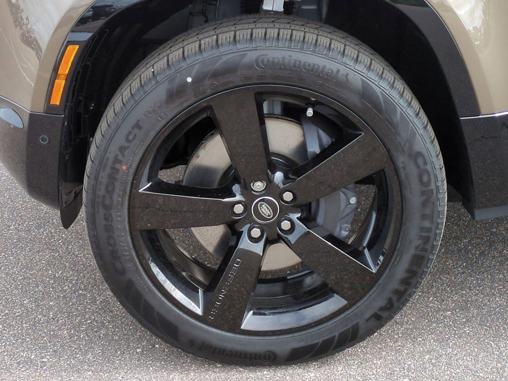 Thumbnail: 2025 Land Rover Defender - 7