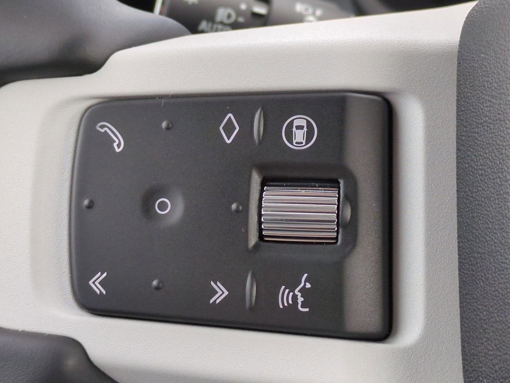 Thumbnail: 2025 Land Rover Defender - 31