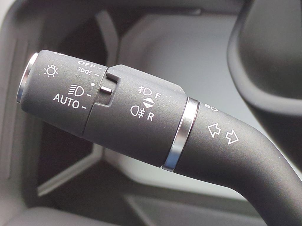 Thumbnail: 2025 Land Rover Defender - 15