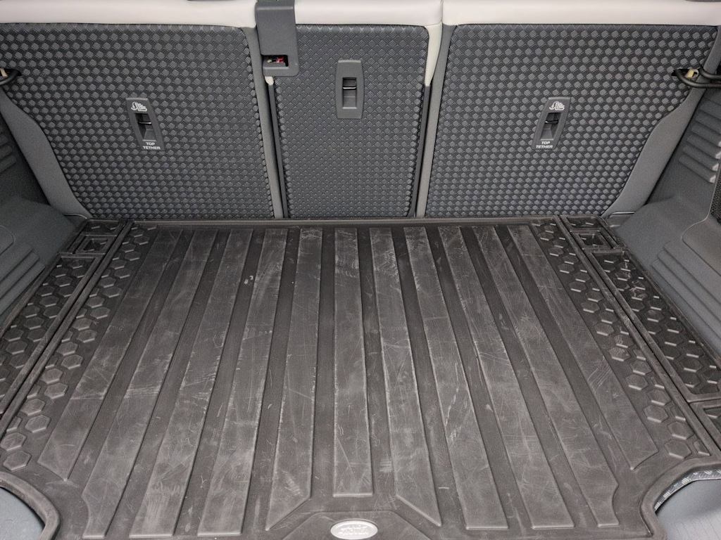 Thumbnail: 2025 Land Rover Defender - 17