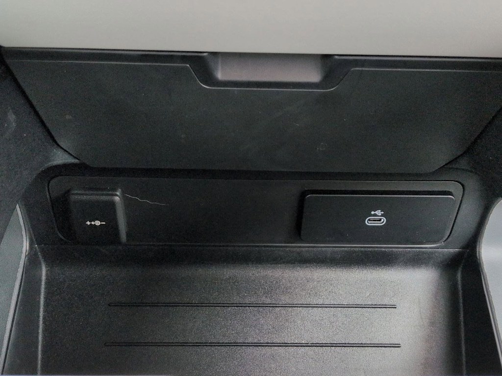 Thumbnail: 2025 Land Rover Defender - 37