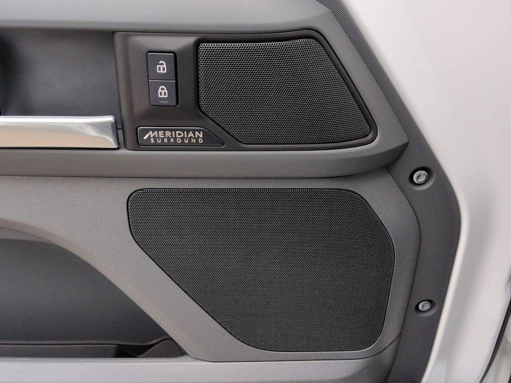 Thumbnail: 2025 Land Rover Defender - 36