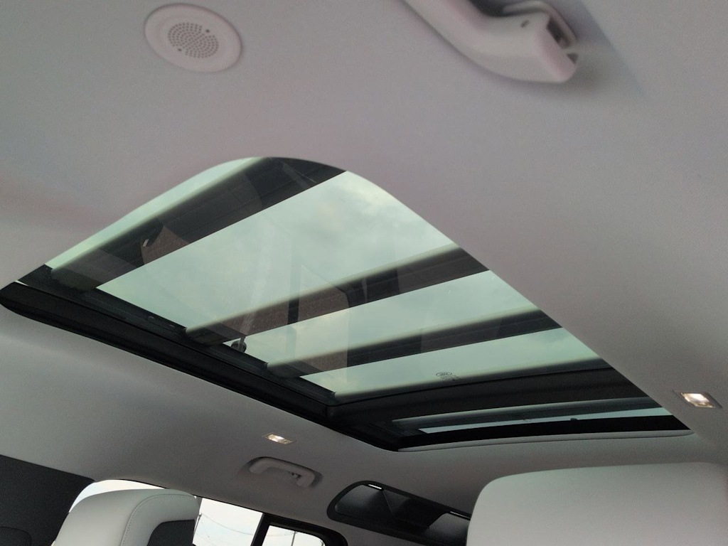 Thumbnail: 2025 Land Rover Defender - 27