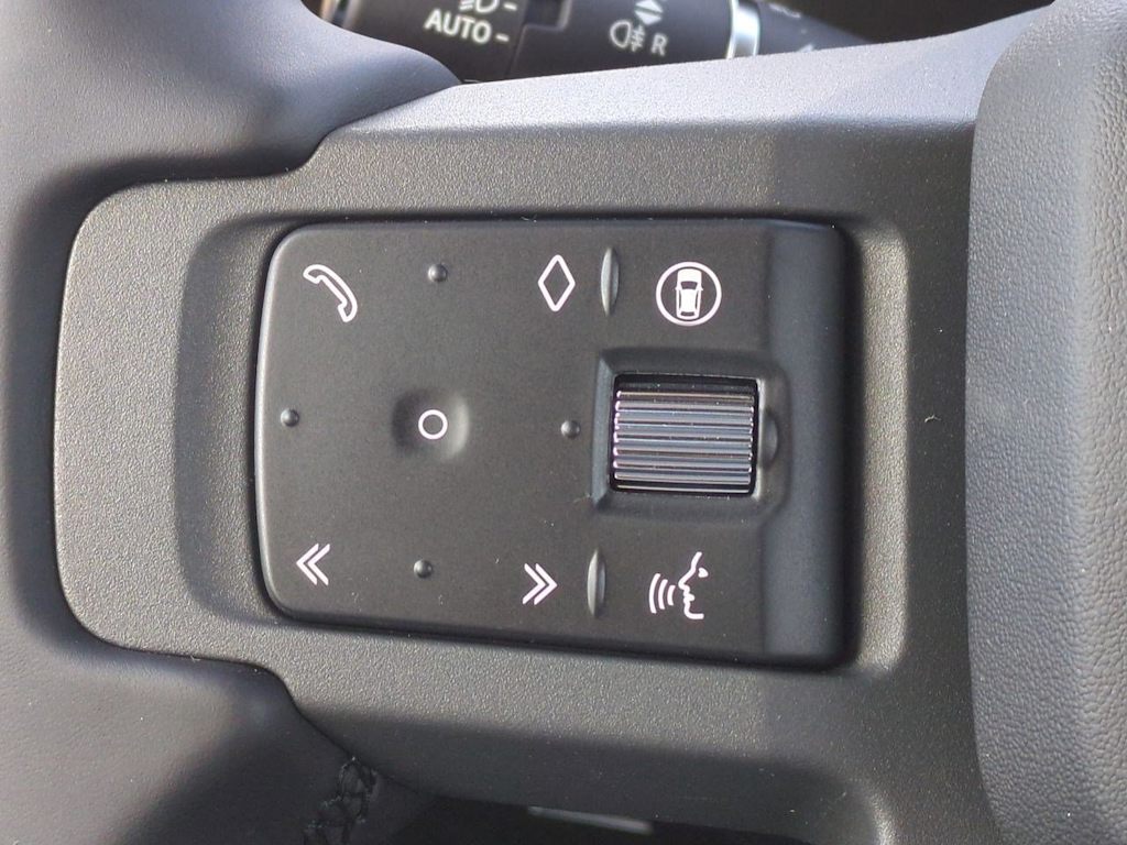 Thumbnail: 2025 Land Rover Defender - 30