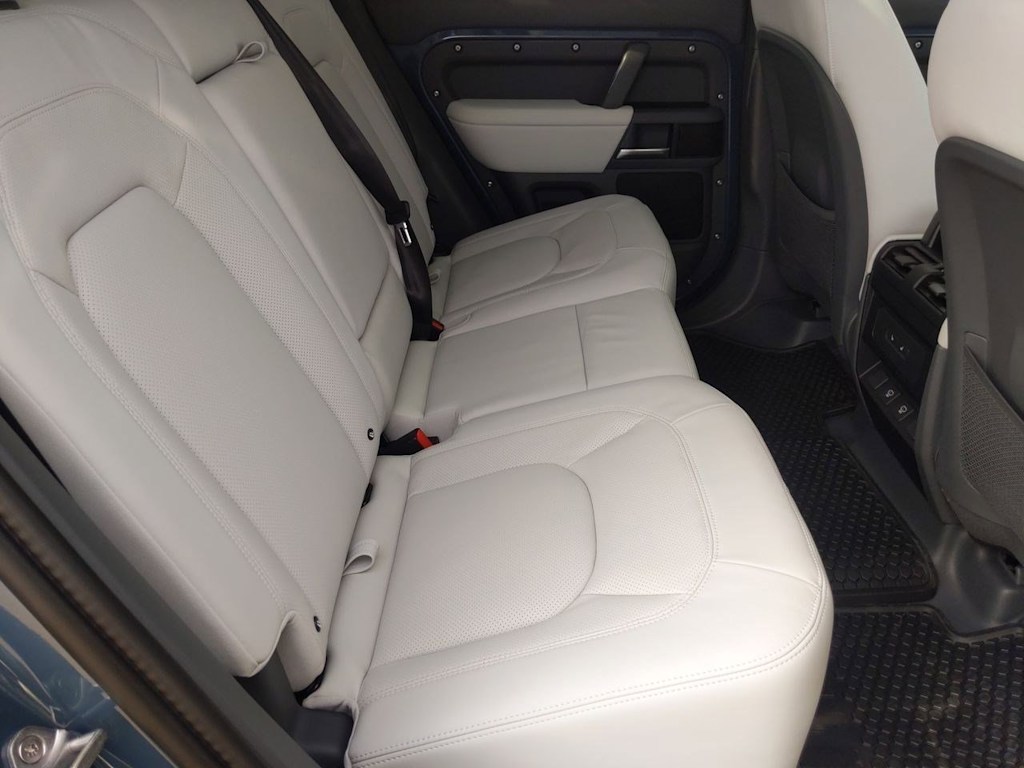 2025 Land Rover Defender 110 27
