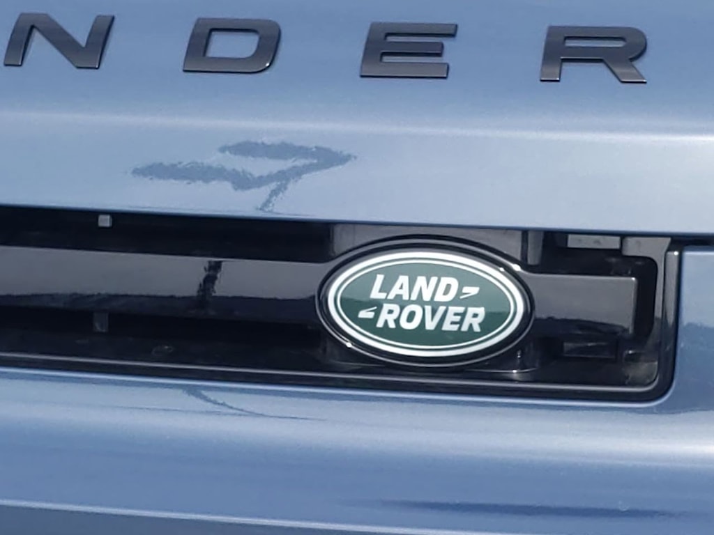 2025 Land Rover Defender 110 6
