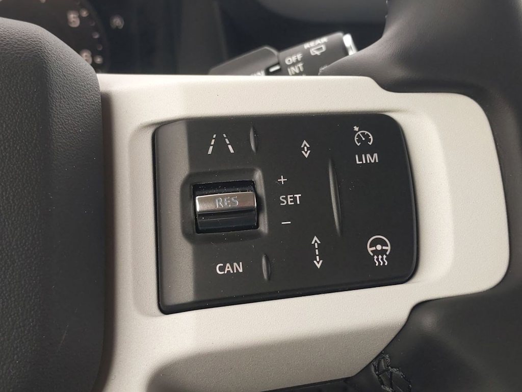 2025 Land Rover Defender 110 30