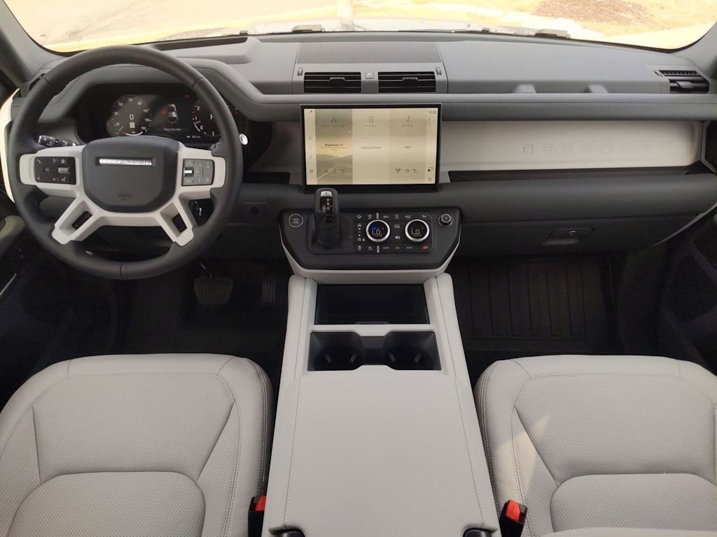 2025 Land Rover Defender 110 9