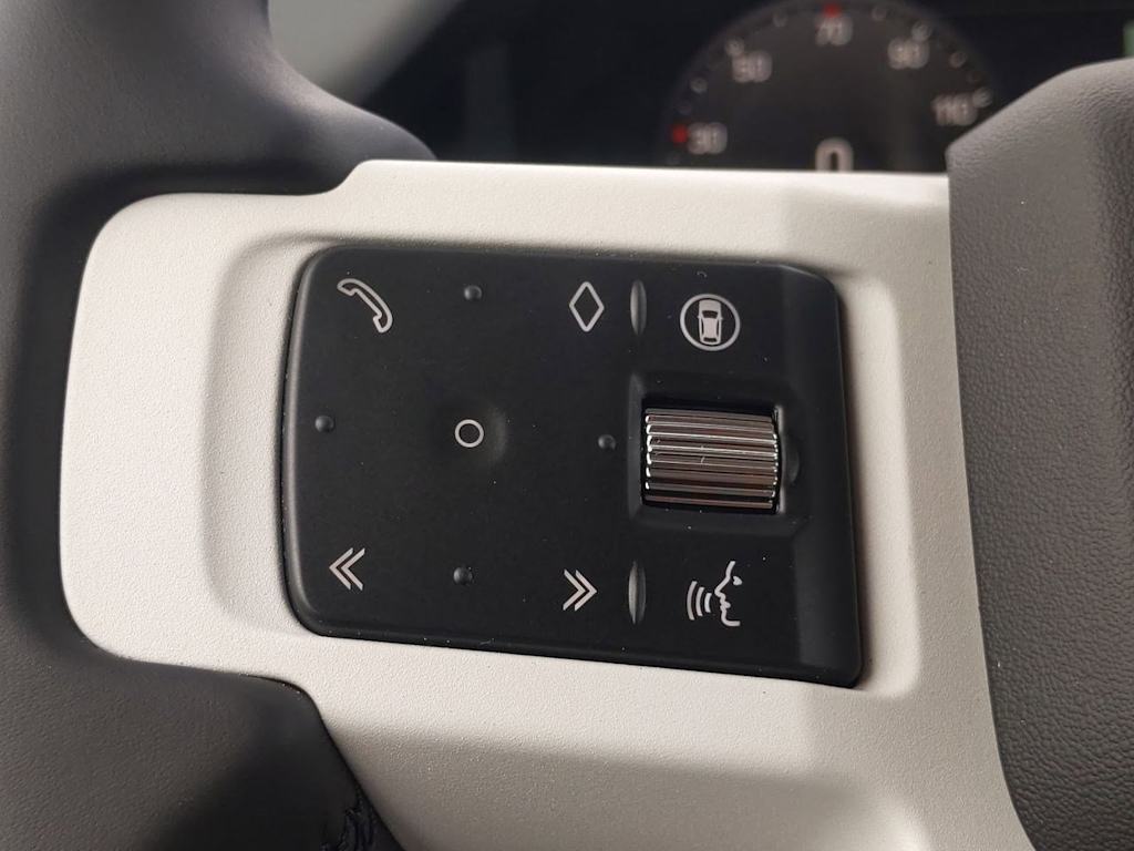 2025 Land Rover Defender 110 29