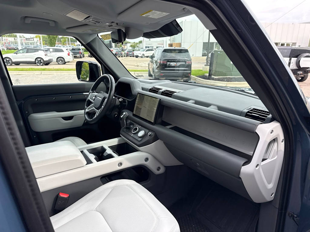 Thumbnail: 2025 Land Rover Defender - 8