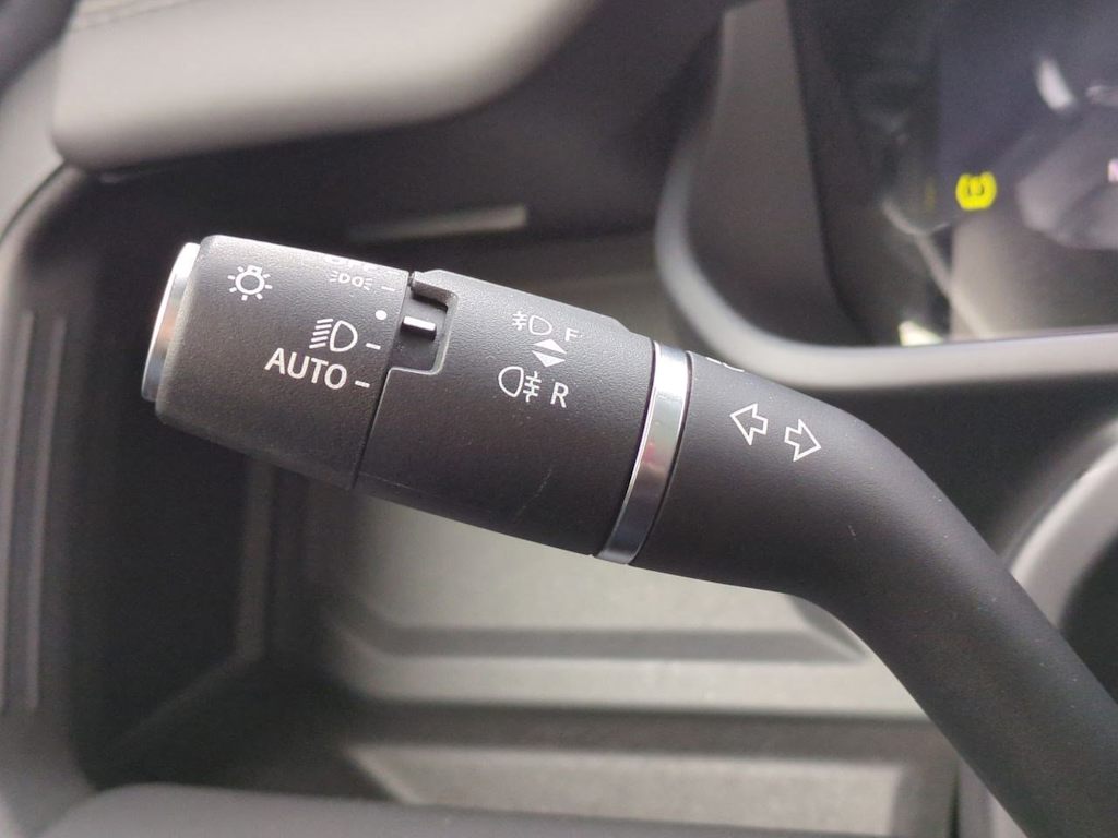 Thumbnail: 2023 Land Rover Defender - 15