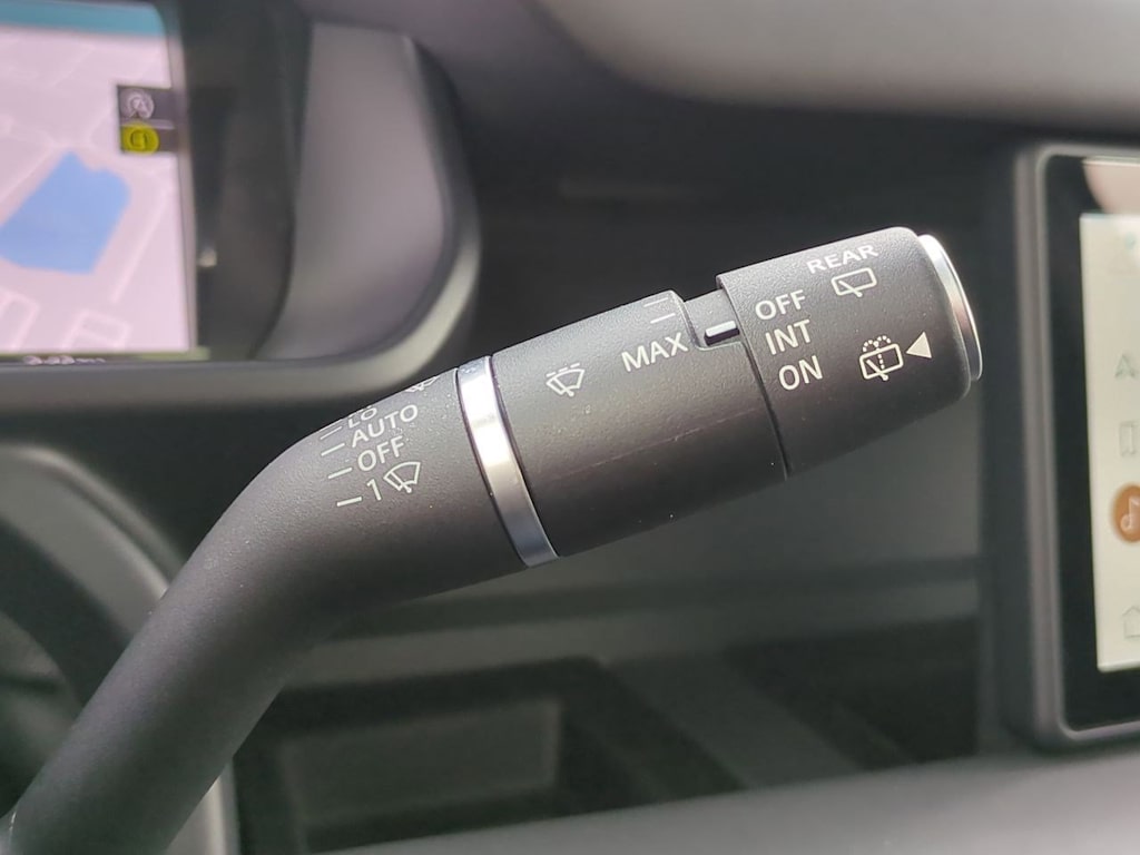 Thumbnail: 2023 Land Rover Defender - 32