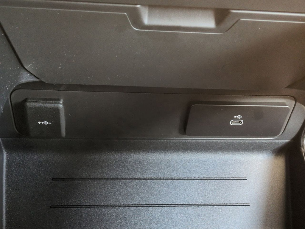 Thumbnail: 2026 Land Rover Defender - 38